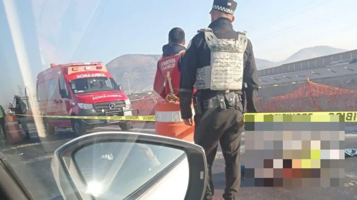 Motociclista muere tras ser atropellado por tráiler en la Toluca-Atlacomulco