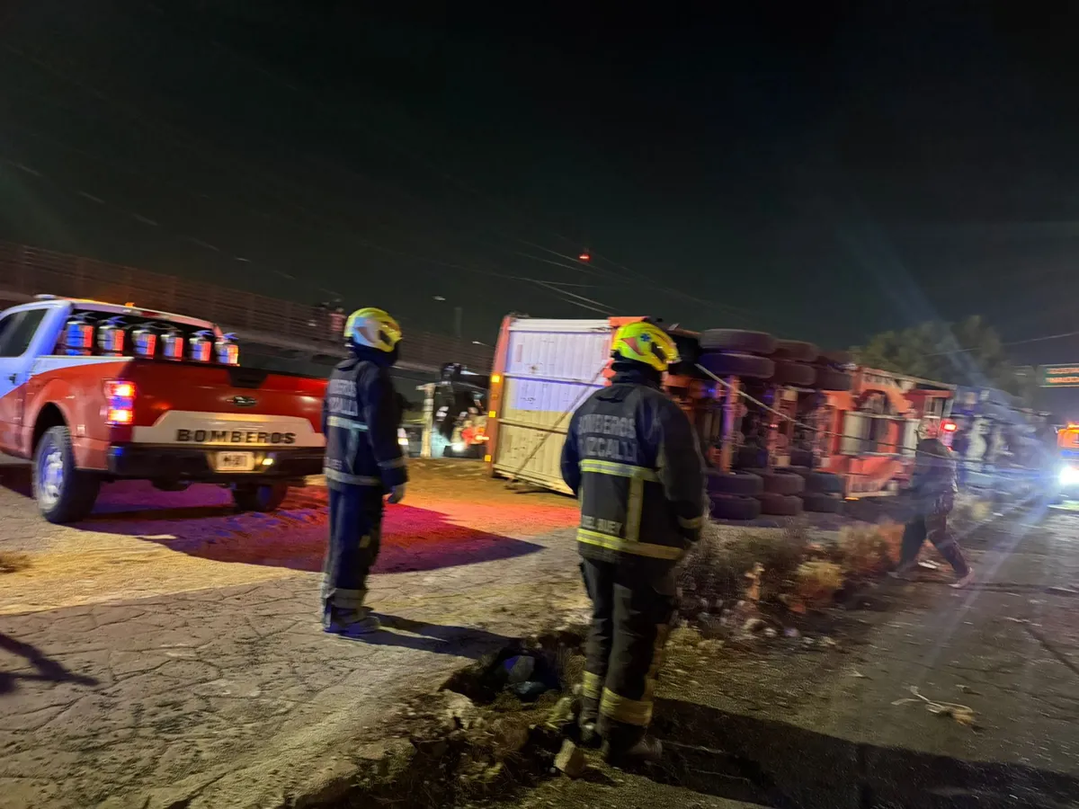 Autoridades ya trabajan en la remoción del vehículo.
