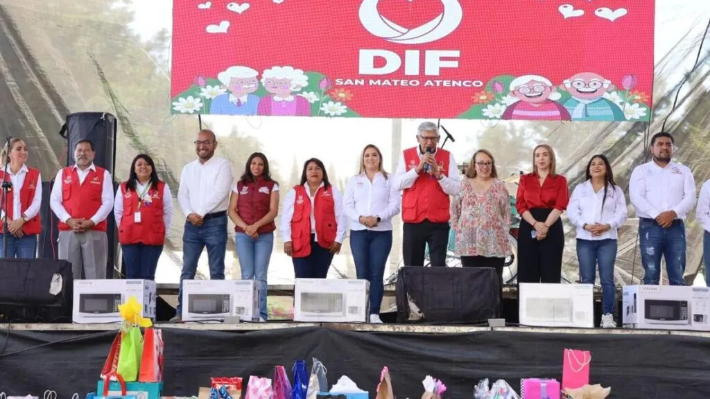 San Mateo Atenco celebra con alegría a las personas Adultas Mayores en su día