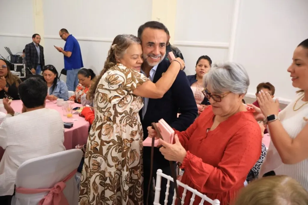 Anuncia Fernando Flores la próxima apertura de clínica de salud gratuita en Las Marinas de Metepec