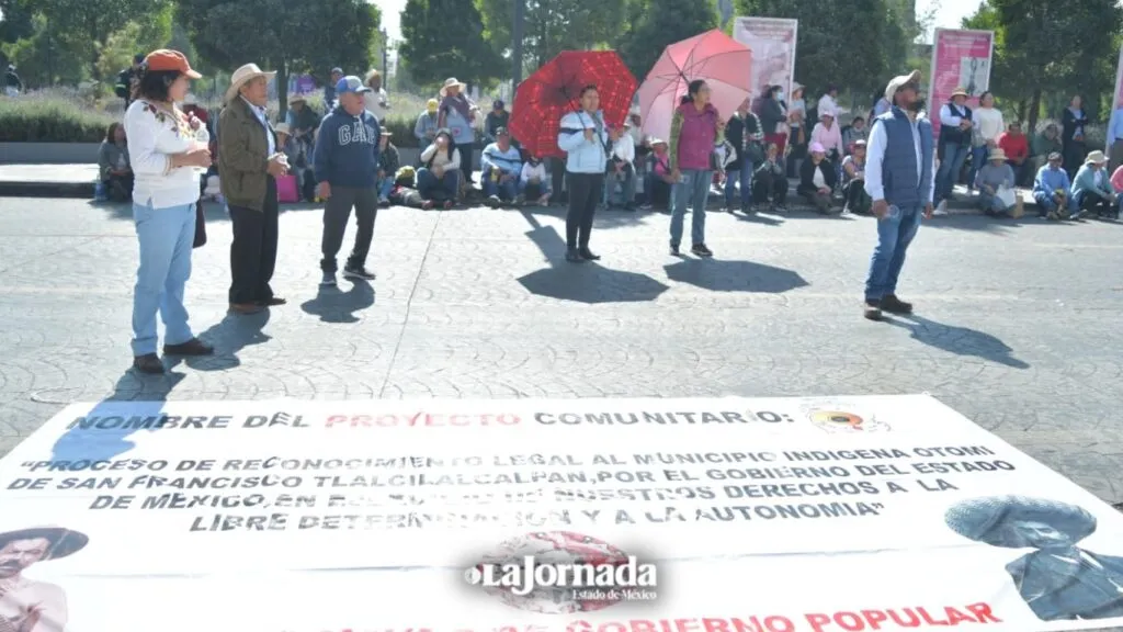 Habitantes de San Francisco Tlalcilalcalpan se manifiestan para exigir reconocimiento indígena