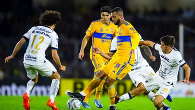 foto de jugadores de Tigres y Pumas, que jugarán la semifinal de vuelta en vivo el domingo en la noche.