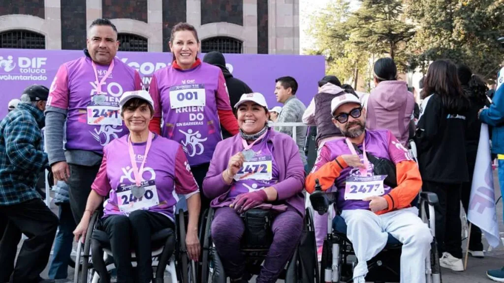 Cientos de familias participan en Corriendo sin Barreras y en la Ruta Recreativa de Toluca