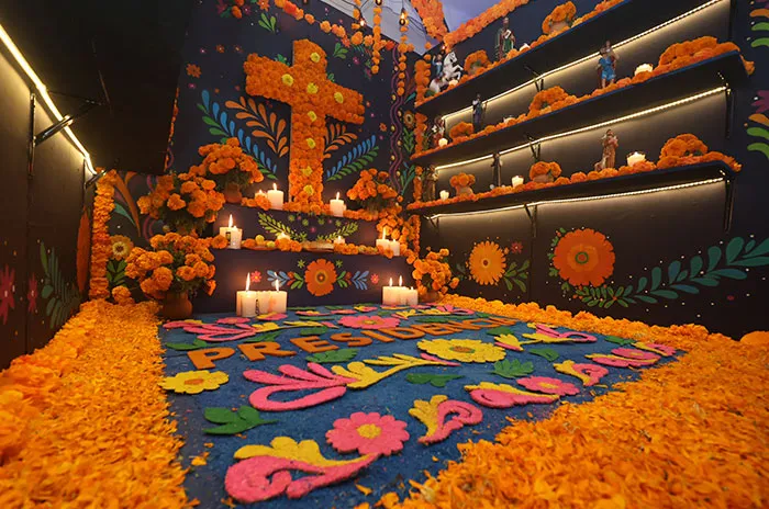 Huixquilucan exhibe 25 ofrendas de Día de Muertos inspiradas en el xoloitzcuintle