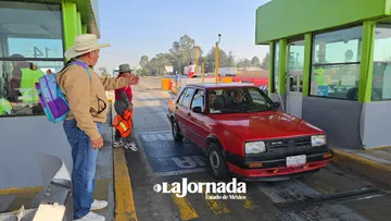 Pobladores toman caseta El Dorado en la Toluca-Atlacomulco y dan paso libre