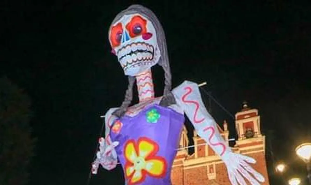 Óscar Bellonset, la mente detrás de la cartonería colosal en la ofrenda de Metepec