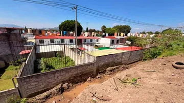 Fuga de agua en Izcalli permiten identificar construcciones sobre derecho de vía de la CFE: Daniel Serrano