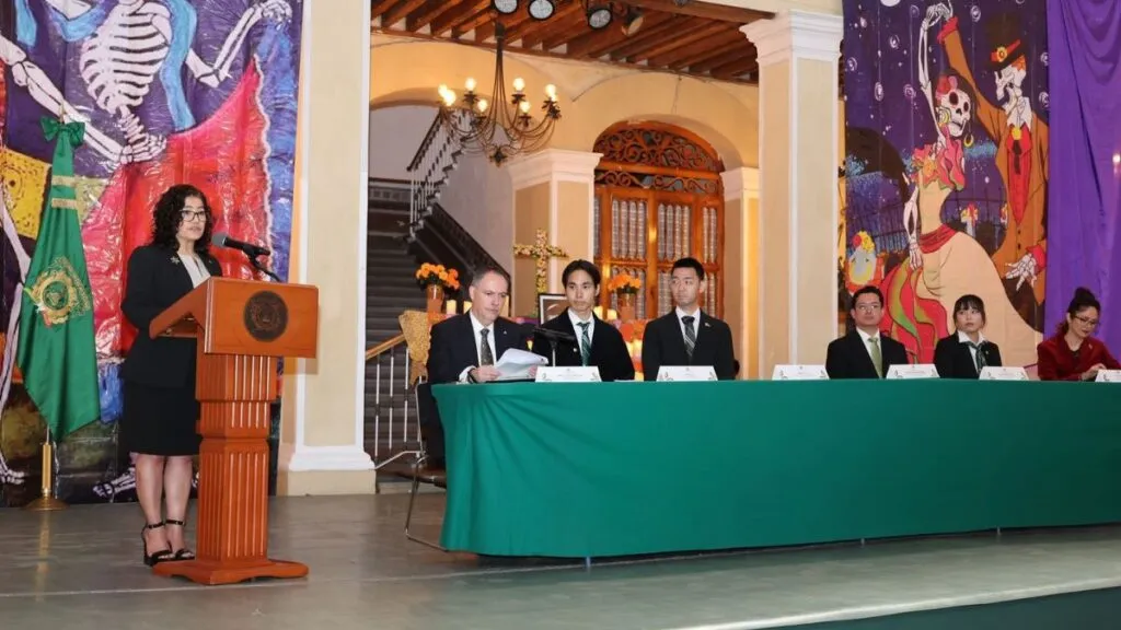 Rectora Paty Zarza da bienvenida a delegación de universidades de Meikai y Asahi