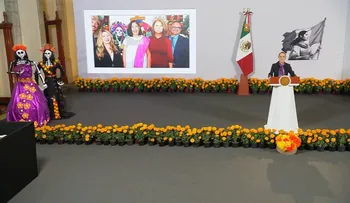 Claudia Sheinbaum llama a preservar las tradiciones mexicanas.