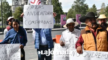 Simpatizantes de Morena se manifiestan frente a Palacio de Gobierno