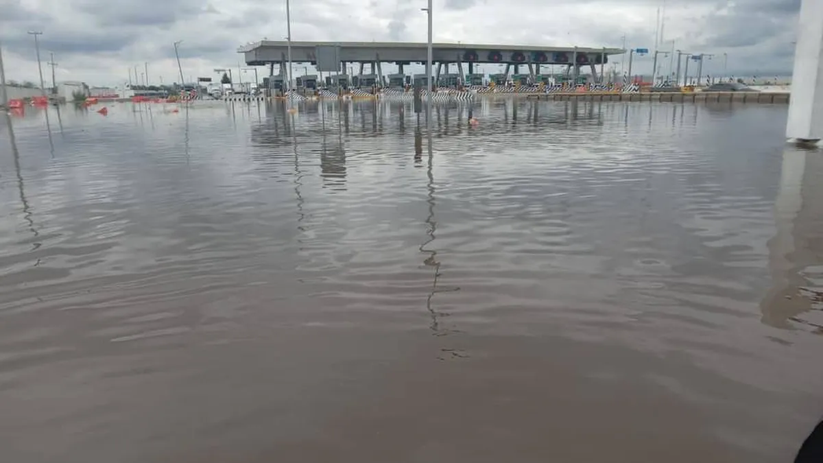 Permanece cerrado Circuito Exterior Mexiquense por inundaciones
