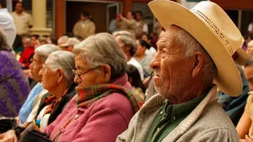 Crecen lapsos de vida laboral, personas de 60 años o más siguen laborando: especialistas