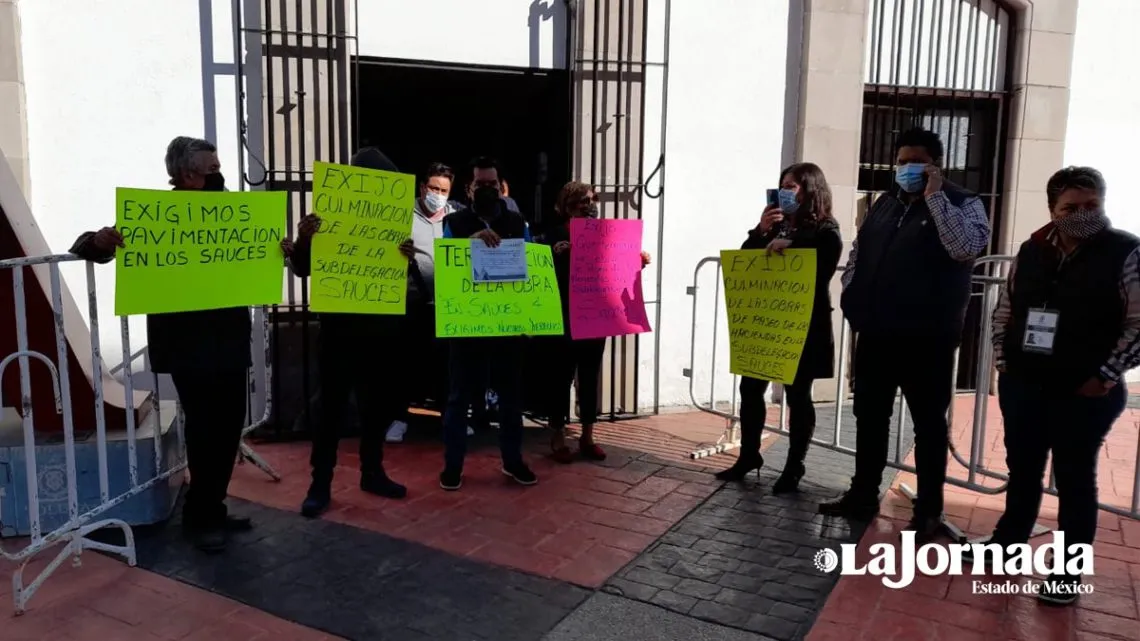 Protestan vecinos por obras inconclusas en los Sauces y Jicaltepec Autopan