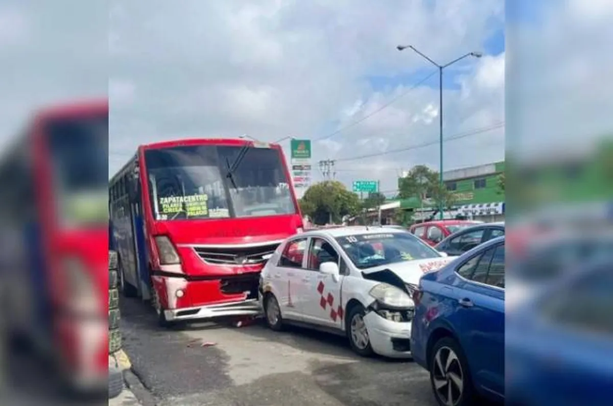 ¡Precaución! Carambola sobre la vialidad Adolfo López Mateos