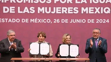 Gobernadora Delfina Gómez firma con la Federación plan para mujeres del Edomex