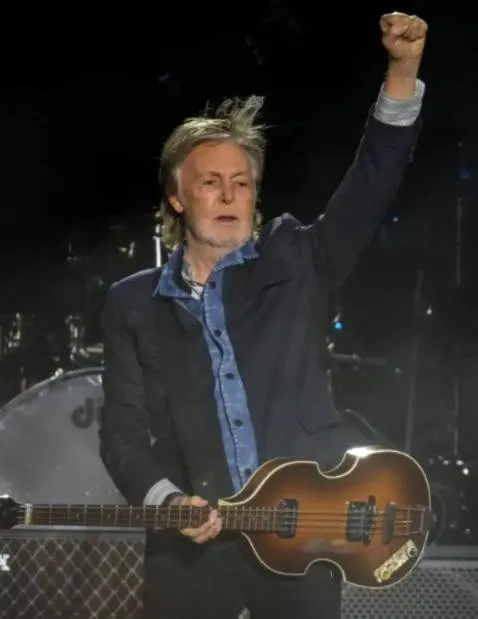 Paul McCartney cautiva con canciones memorables en concierto en México