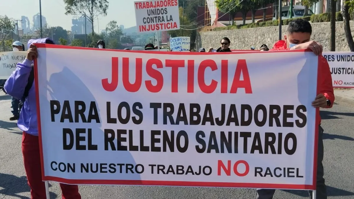 Trabajadores bloquean la vía Gustavo Baz por cierre del relleno sanitario de Barrientos