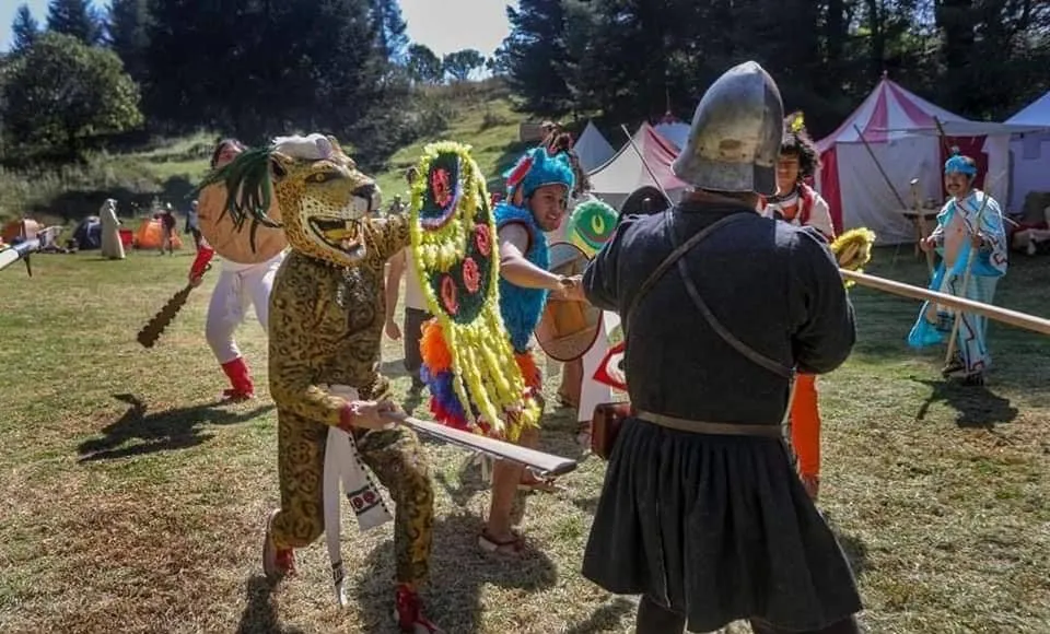 Recrean la Conquista en museo en vivo de Teotihuacán