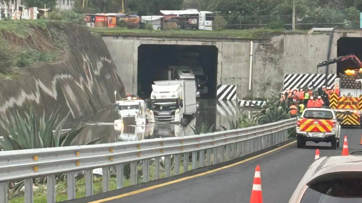 Se registra caos vial en la autopista Chamapa-Lechería y en Circuito Exterior Mexiquense