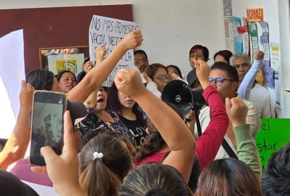 Estudiantes de la UAEMéx marchan para pedir voto directo