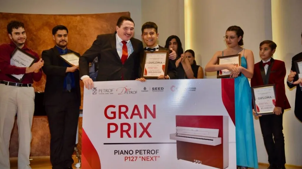 Leo Miranda, texcocano de 14 años, gana concurso nacional de piano