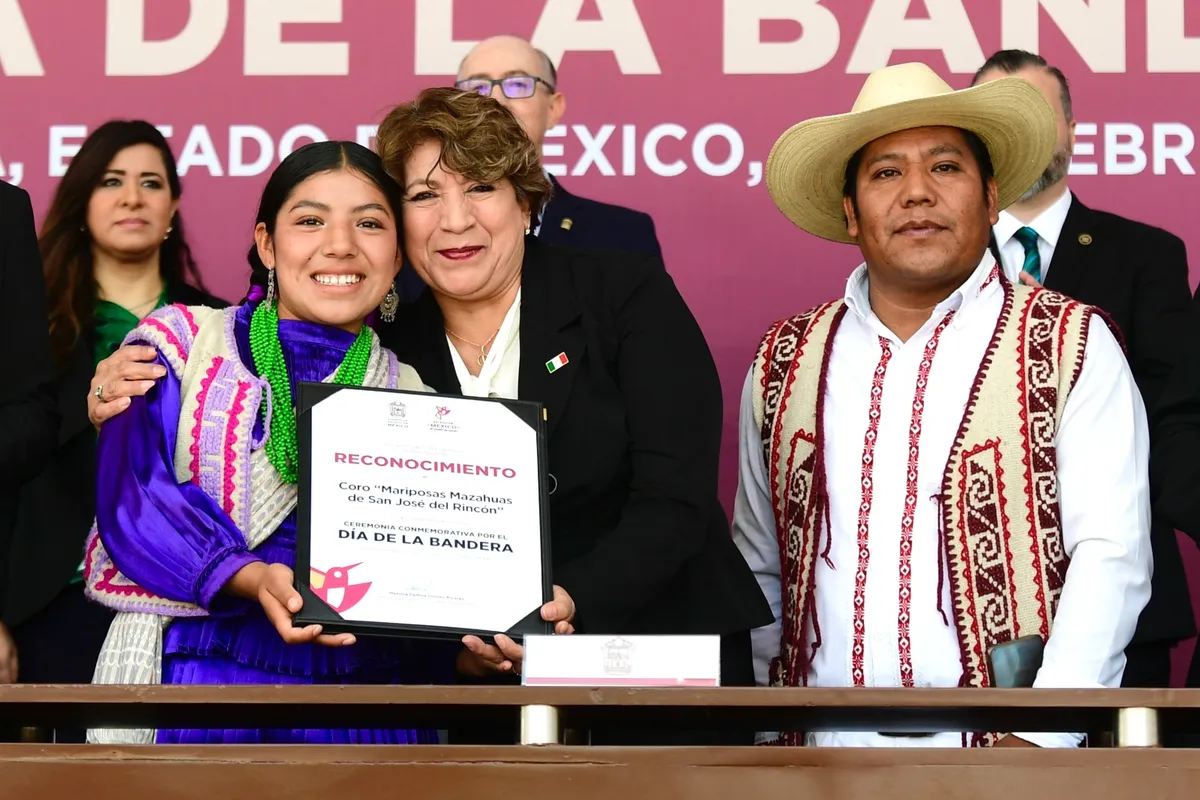 Encabeza Delfina Gómez homenaje a la Bandera nacional