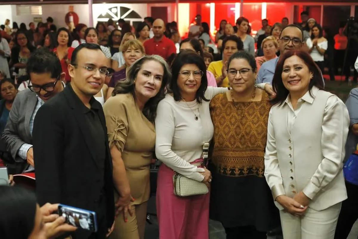 Lenia Batres es arropada por Morena en Tecámac