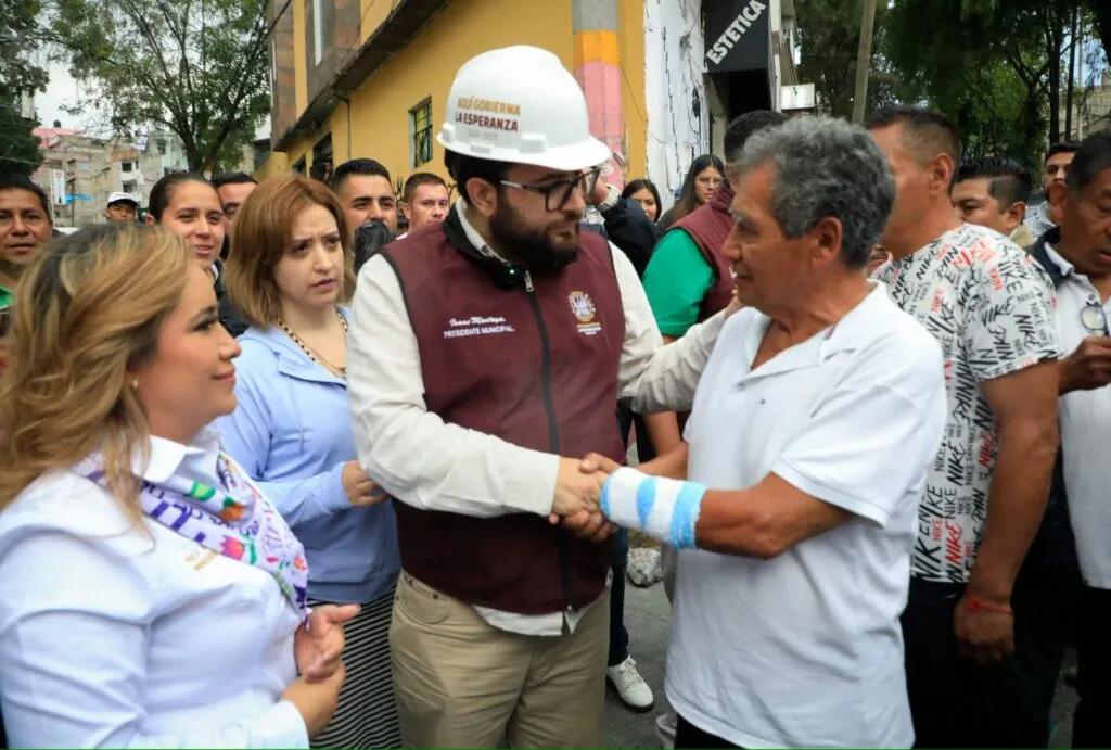 Obra pública en Naucalpan avanza, Isaac Montoya da banderazo a labores de rehabilitación integral en calle de la Mancha I