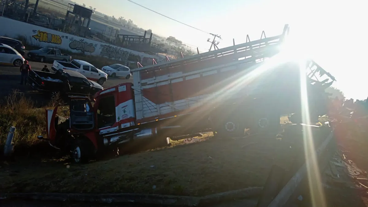 Video: Se registra accidente entre camiones en el Circuito Exterior Mexiquense