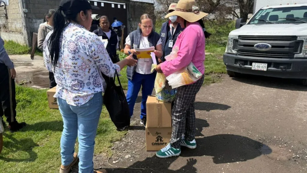 Gobierno de Metepec brinda apoyos a familias con filtración de agua en sus viviendas