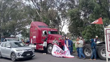 Integrantes de AMOTAC se agrupan en la carretera México-Cuautla