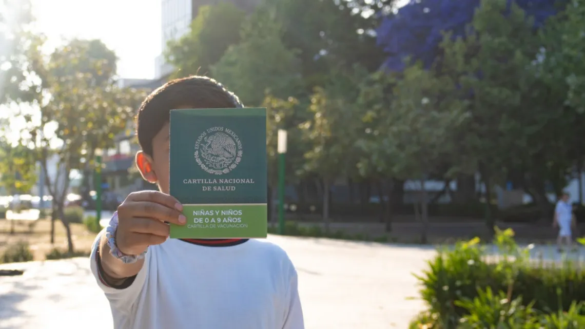 Pide ISSEMYM vacunar a menores y adolescentes para prevenir enfermedades