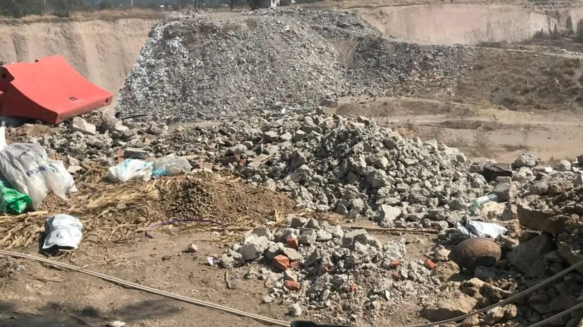 Vecinos denuncian tiradero clandestino en minas de Texcoco
