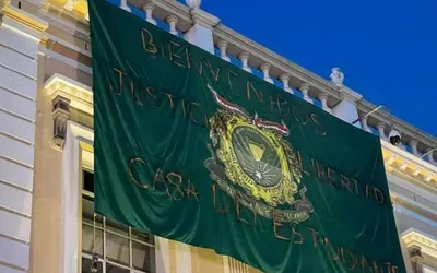 Universitarios de la UAEMéx cambian el nombre de Rectoría por "La Casa del Estudiante"