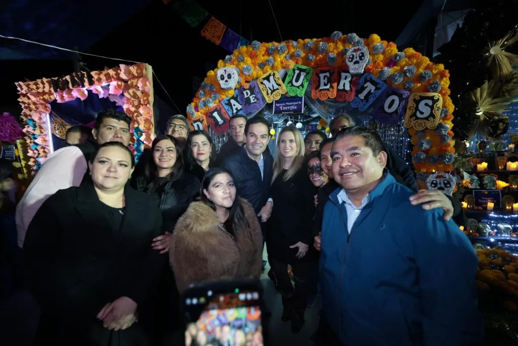 Conserva Huixquilucan tradiciones con exhibición de ofrendas de Día de Muertos