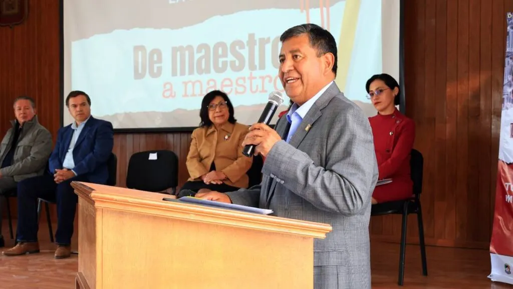 SMSEM y Ciencias de la Educación presentan revista “De maestro a maestro”