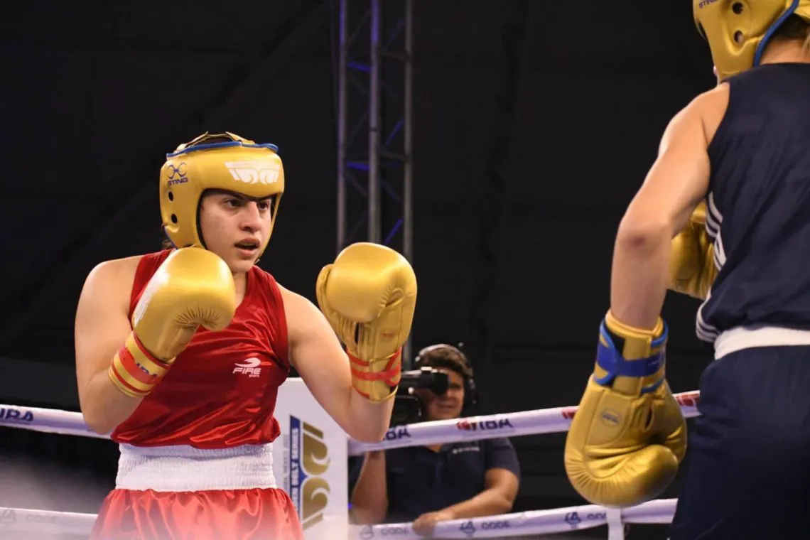 Alexa Gómez cierra el año con plata internacional en boxeo