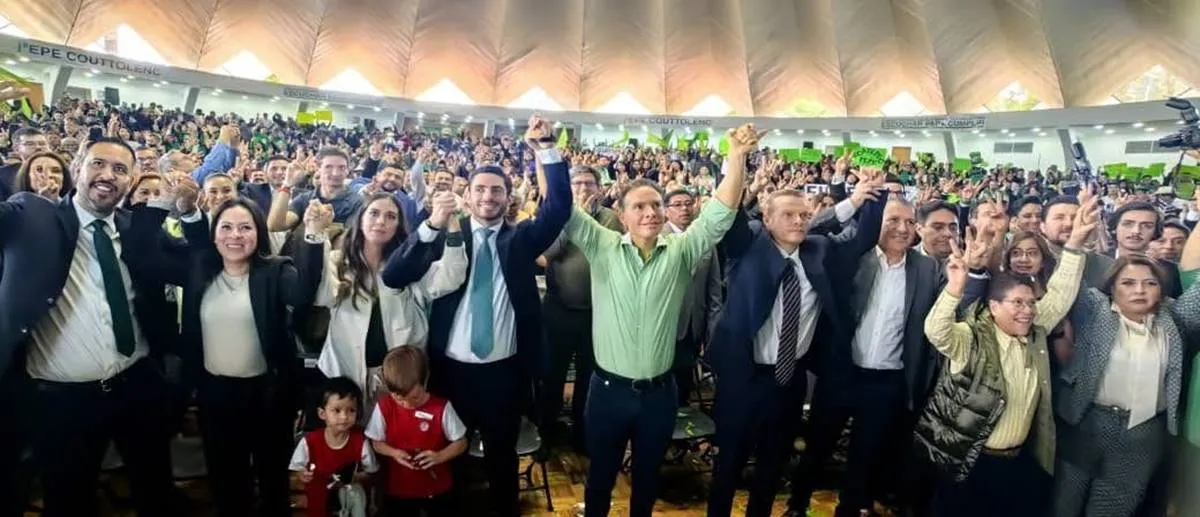Manuel Velasco destapa a Pepe Couttolenc como candidato a la gubernatura