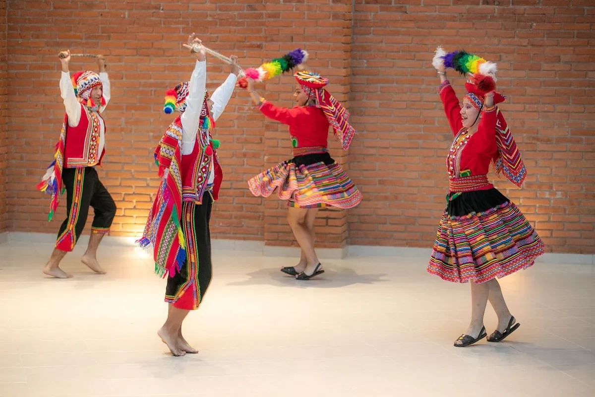 Coacalco: Desfilan más de 60 bailarines en Festival Internacional de Danza Folklórica