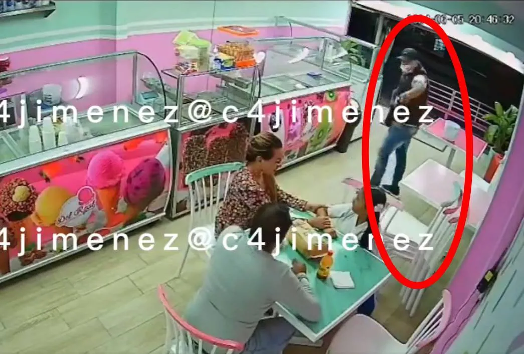Video: En Chimalhuacán, asaltantes amenazan con pistola a niña para robar a sus padres