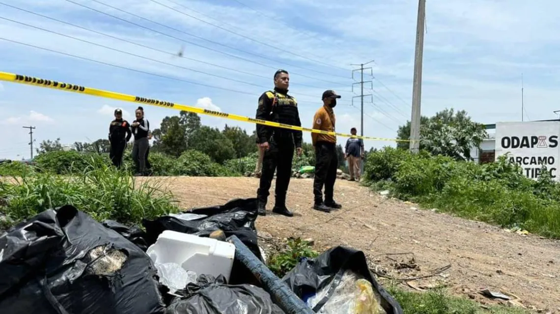 Chimalhuacán: cierran vialidades para evitar fractura en canal de aguas negras