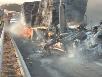 trailer incendiado