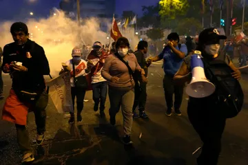 Crisis en Perú se agrava y matan a dos manifestantes