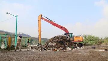Vecinos de Cuautitlán Izcalli exigen castigos por tirar basura en la Presa El Ángulo