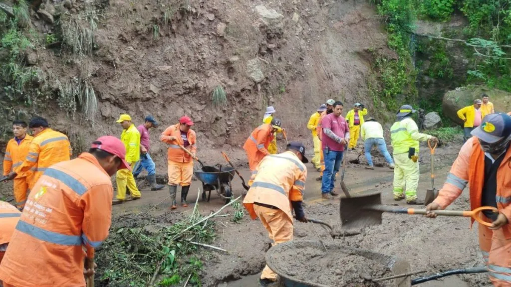 Luvianos en alerta por derrumbe e inundaciones tras lluvias