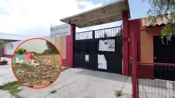 El proyecto contempla seis aulas nuevas y un espacio provisional; si las instalaciones no están listas para el regreso a clases del 31 de agosto, se analiza iniciar con clases en línea.