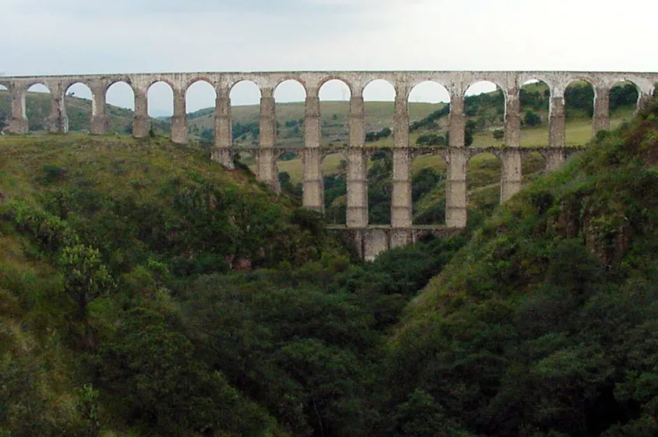 Los Arcos del Sitio: El gigante de piedra que desafía la geografía de Tepotzotlán