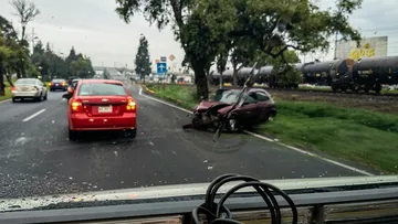 Automóvil accidentado provoca tráfico antes de Boulevard Aeropuerto