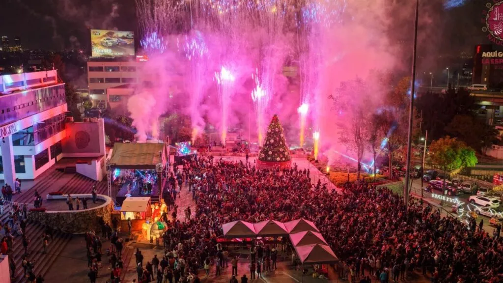 Más de 4 mil naucalpenses disfrutan de una noche mágica, del encendido del árbol navideño y fuegos artificiales