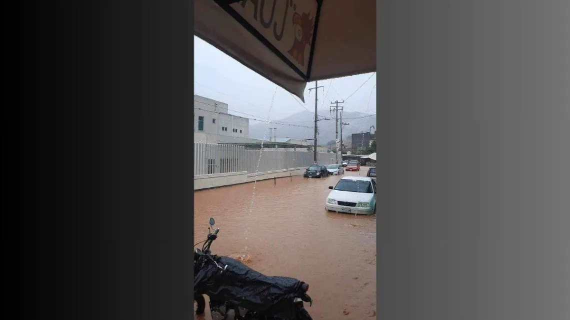 Tejupilco: Lluvias dejan encharcamientos en la zona del hospital Issemym